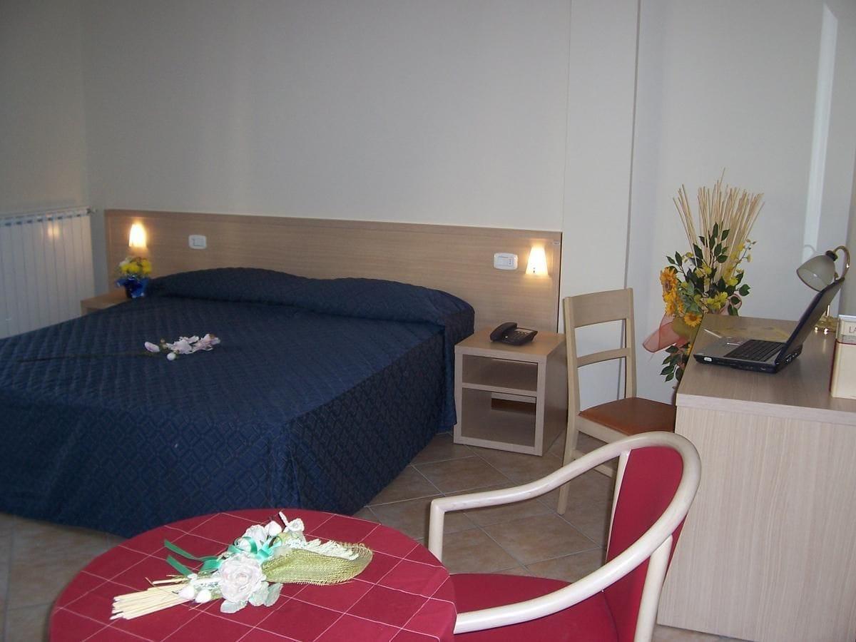 Hotel Ristorante Tre Leoni Somma Lombardo Bagian luar foto