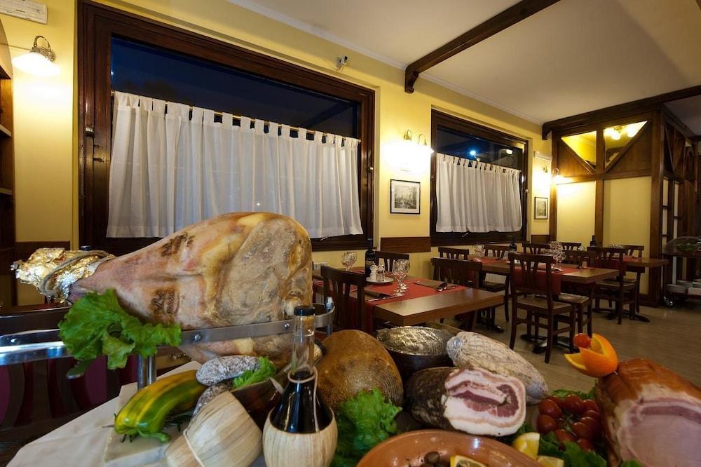 Hotel Ristorante Tre Leoni Somma Lombardo Bagian luar foto